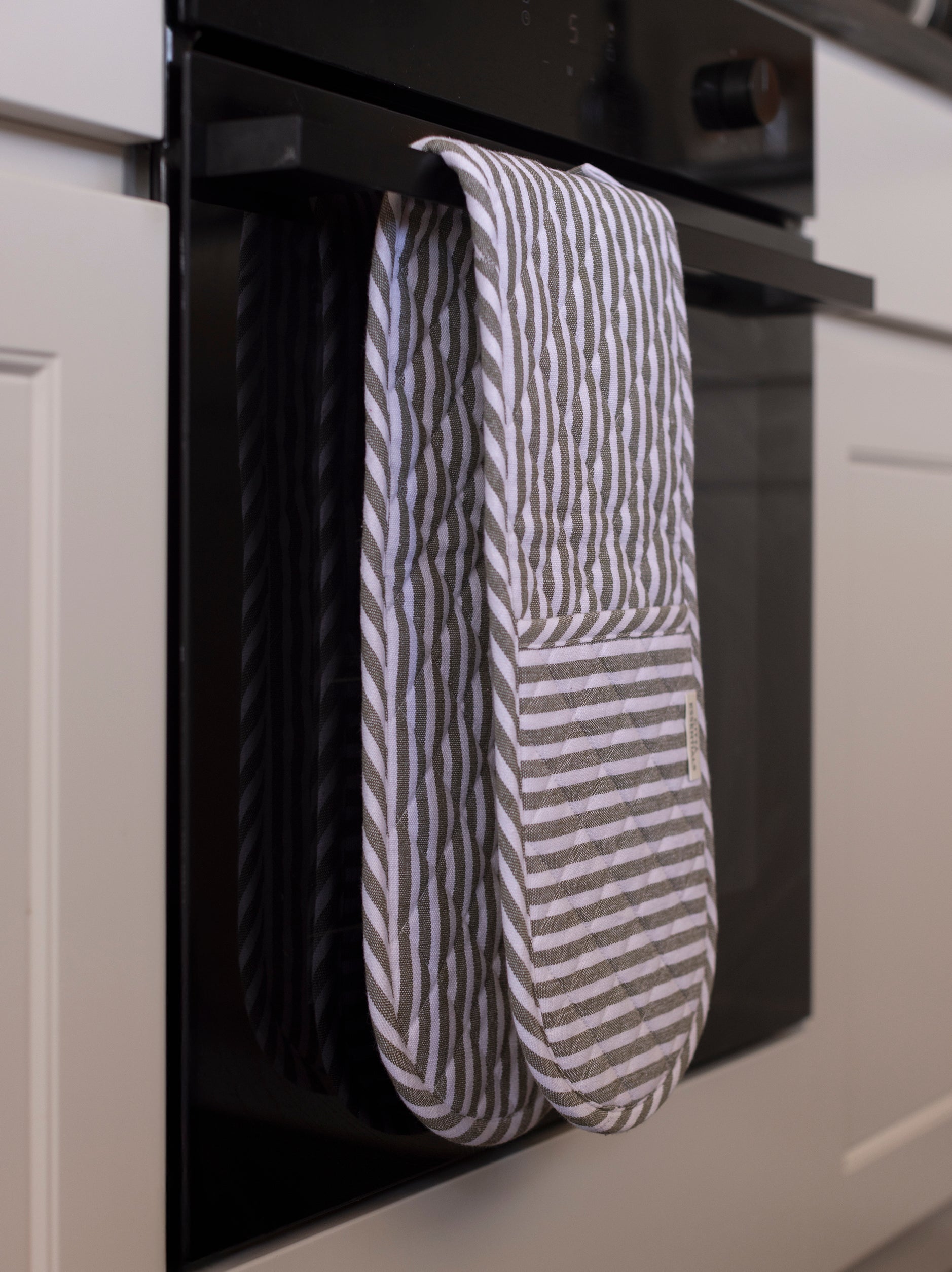 Classic Stripe Double Oven Glove Olive/White / One Size