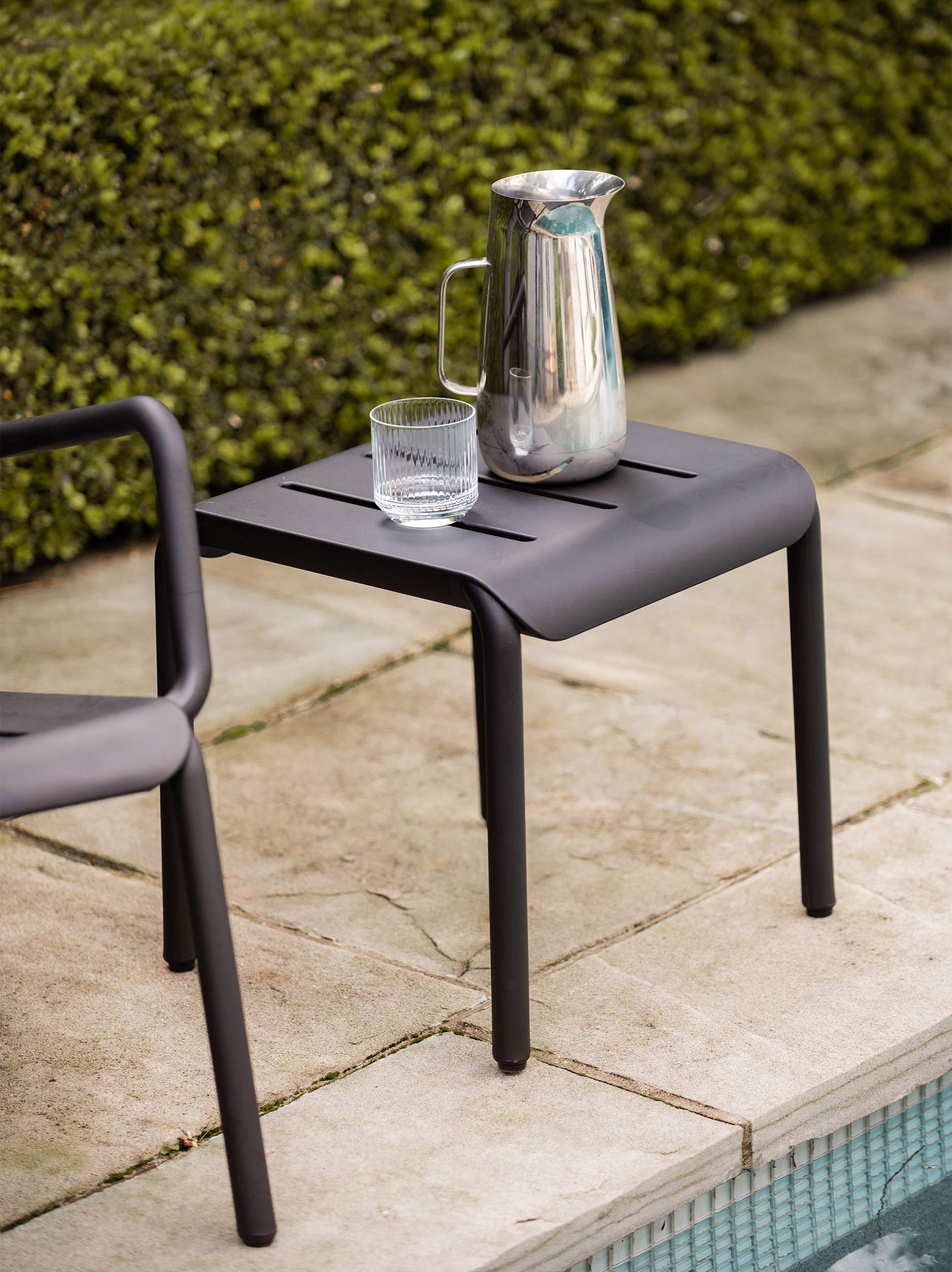 Outo Side Table Black / One Size