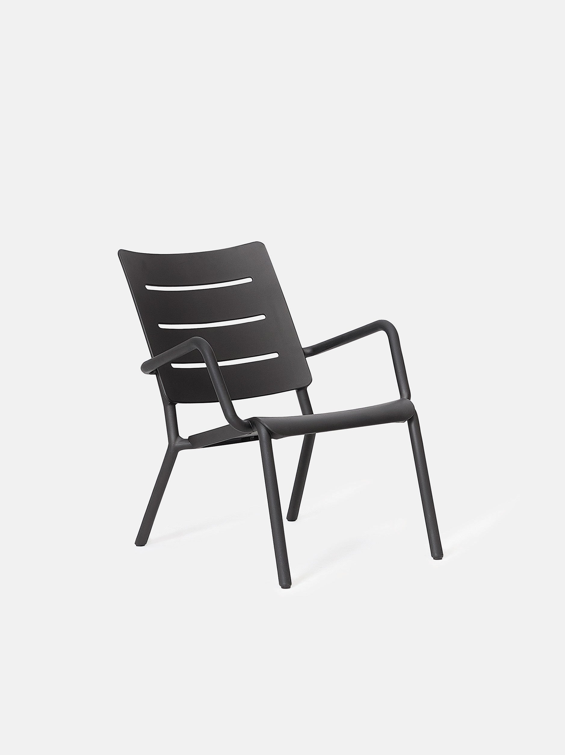 Outo Lounger Chair Black / One Size