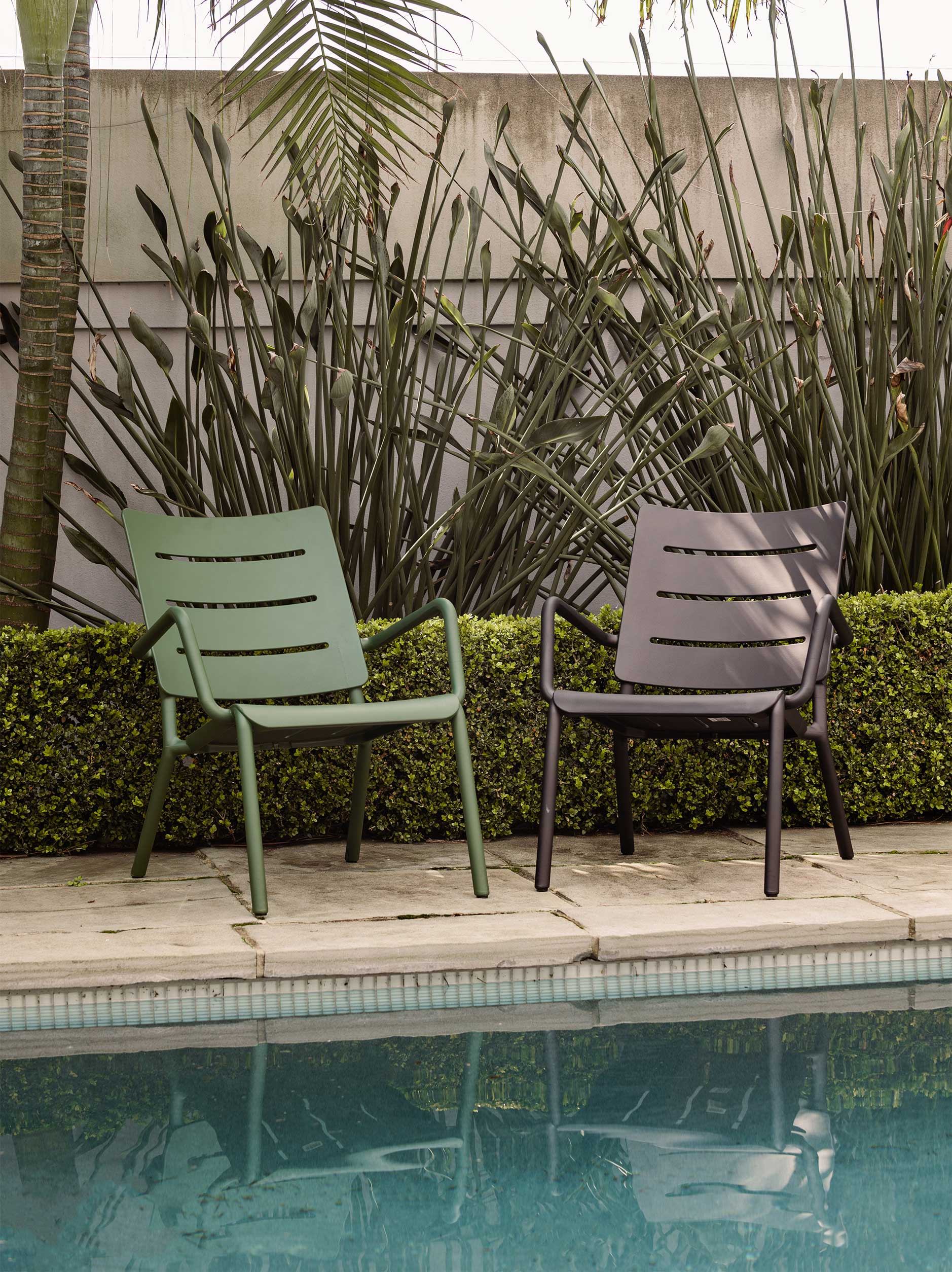 Outo Lounger Chair Black / One Size