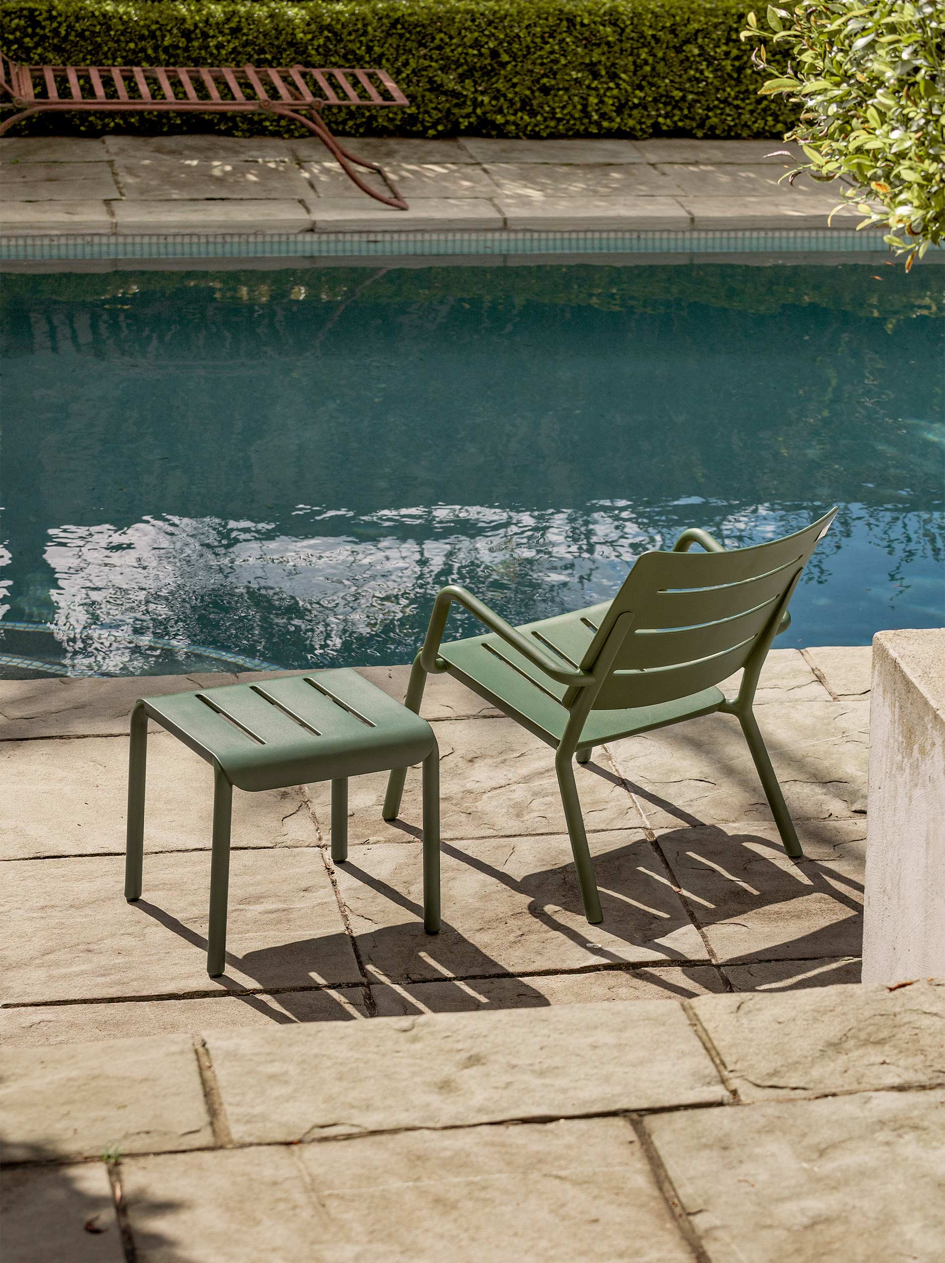 Outo Lounger Chair Dark Green / One Size