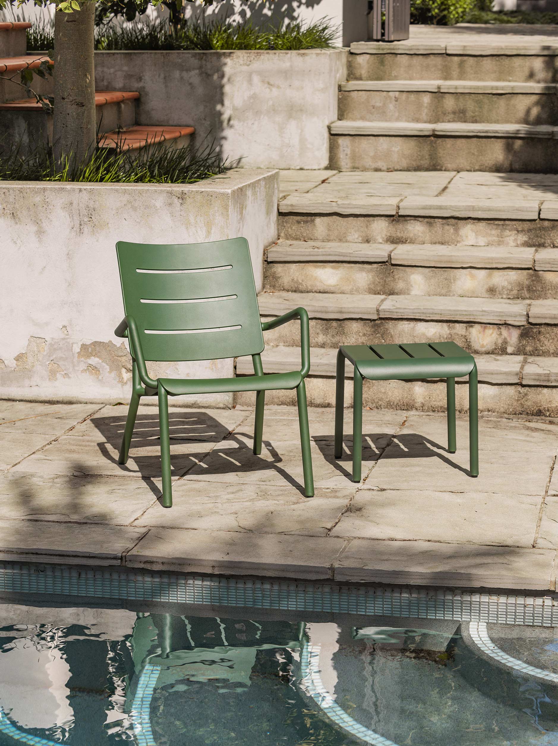 Outo Lounger Chair Dark Green / One Size