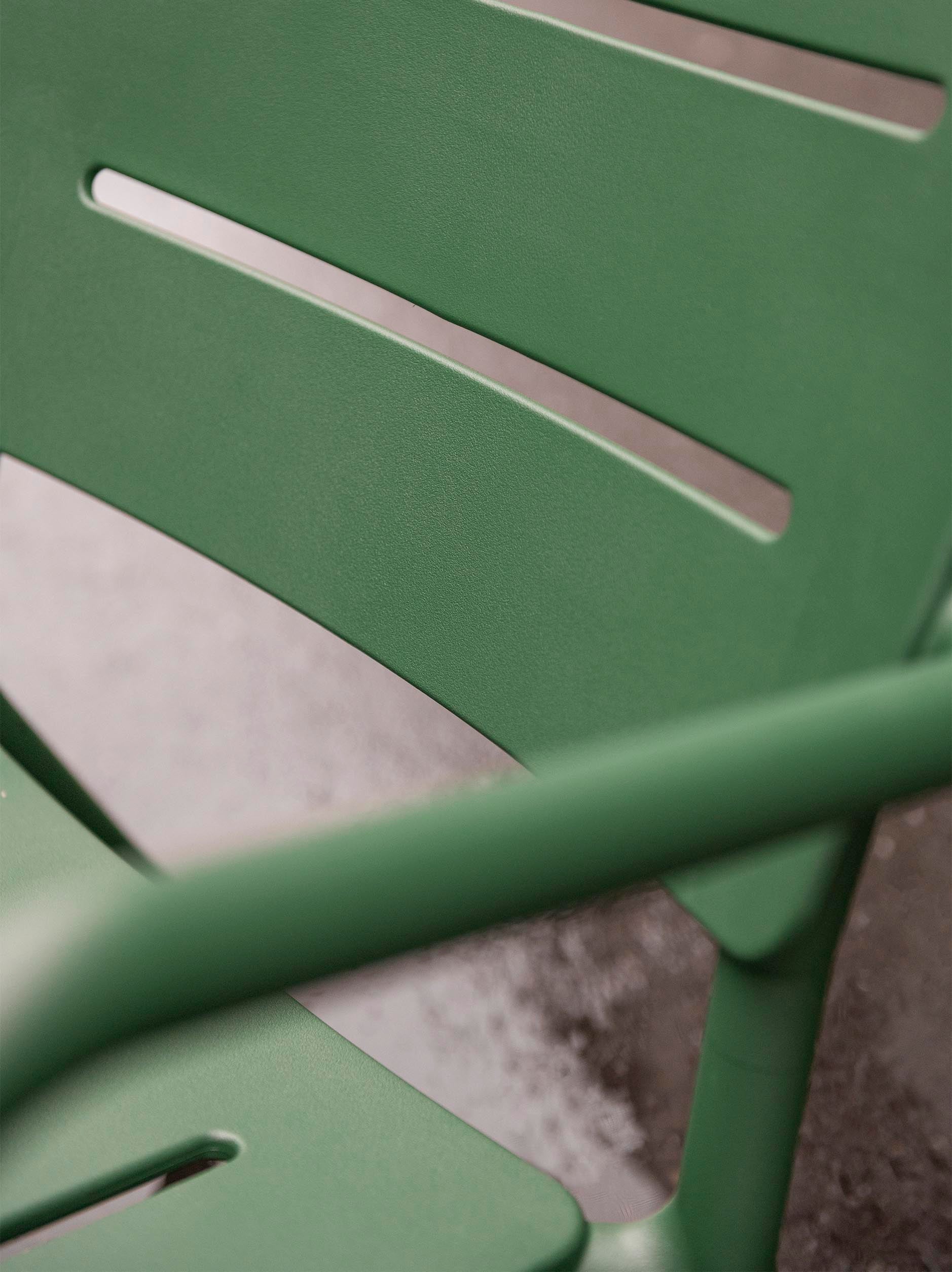 Outo Lounger Chair Dark Green / One Size