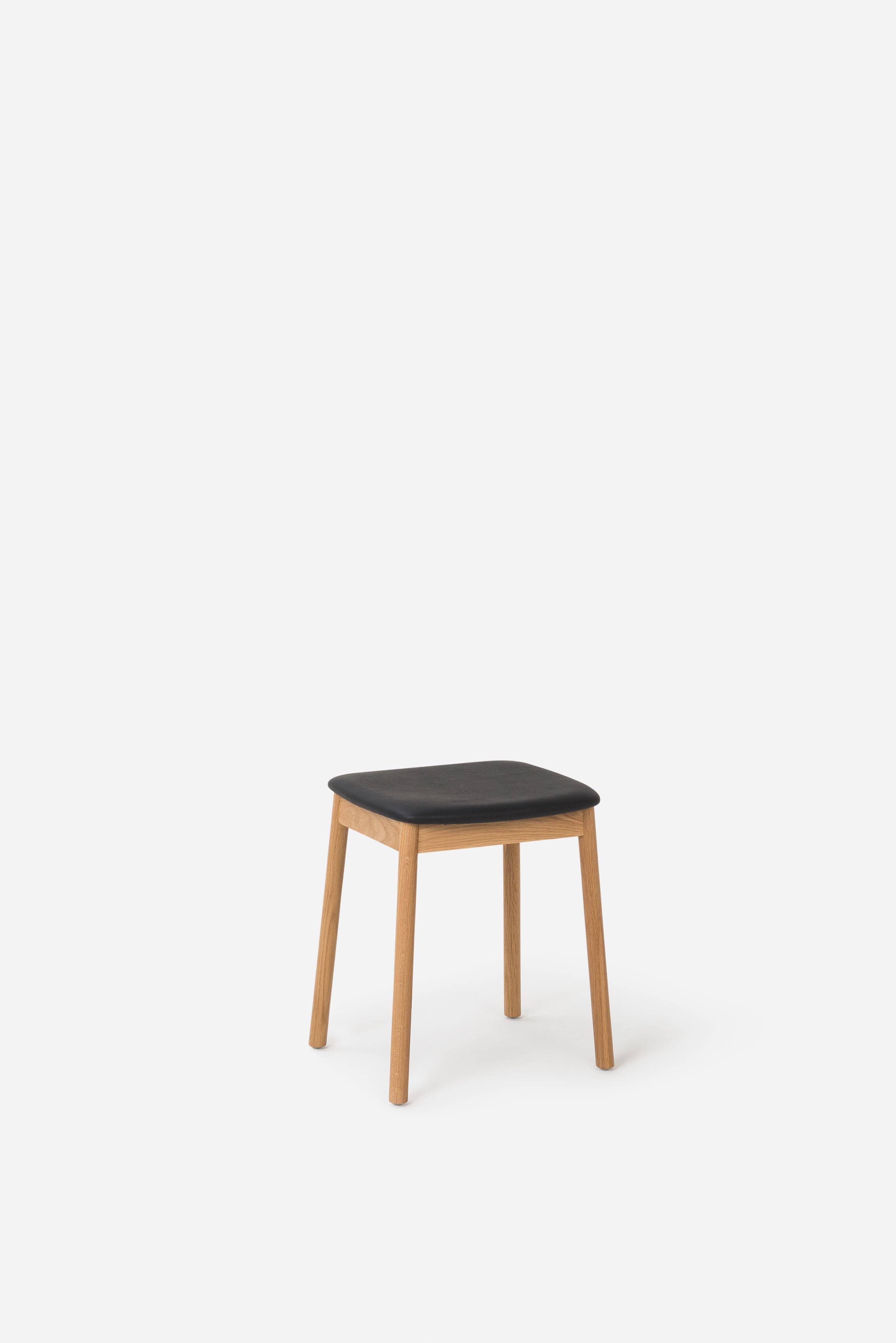 Radial Stool Low w/Leather Seat Oak/Black / 48cmh