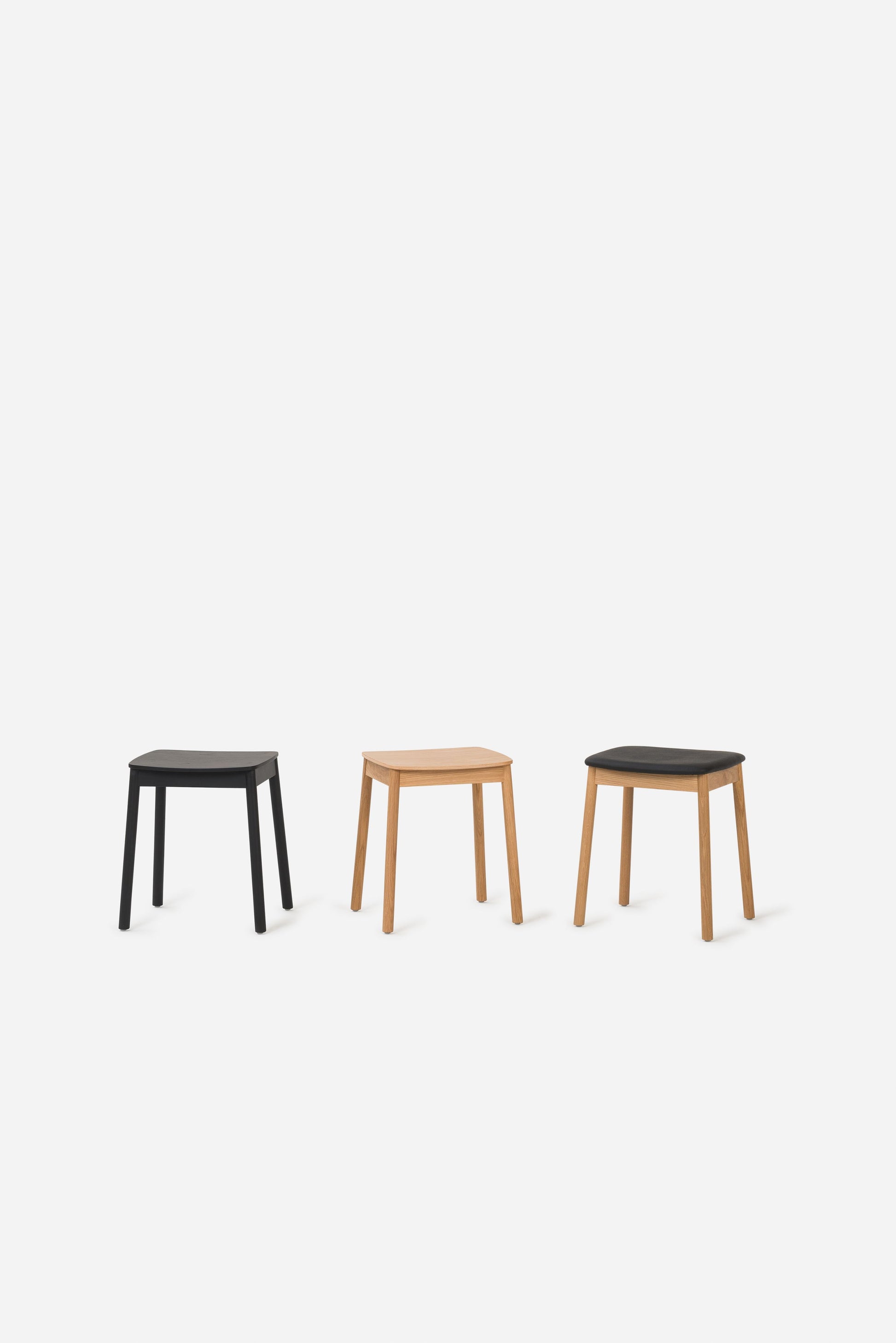Radial Stool Low w/Leather Seat Oak/Black / 48cmh