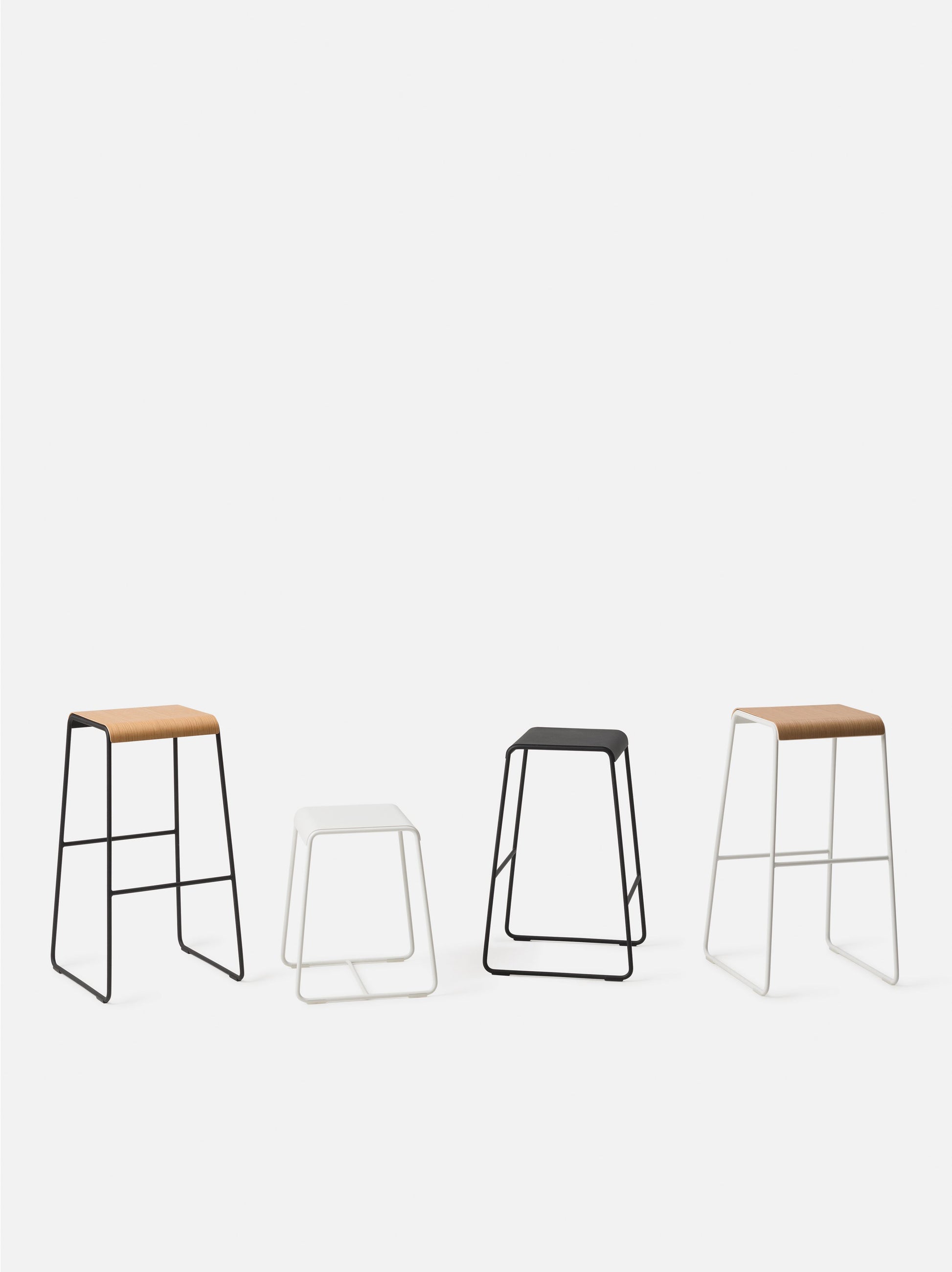 S2 Stool Black/Oak / Large