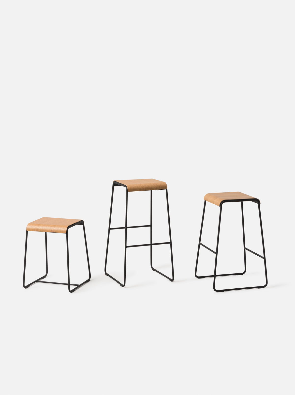 S2 Stool Black/Oak / Medium