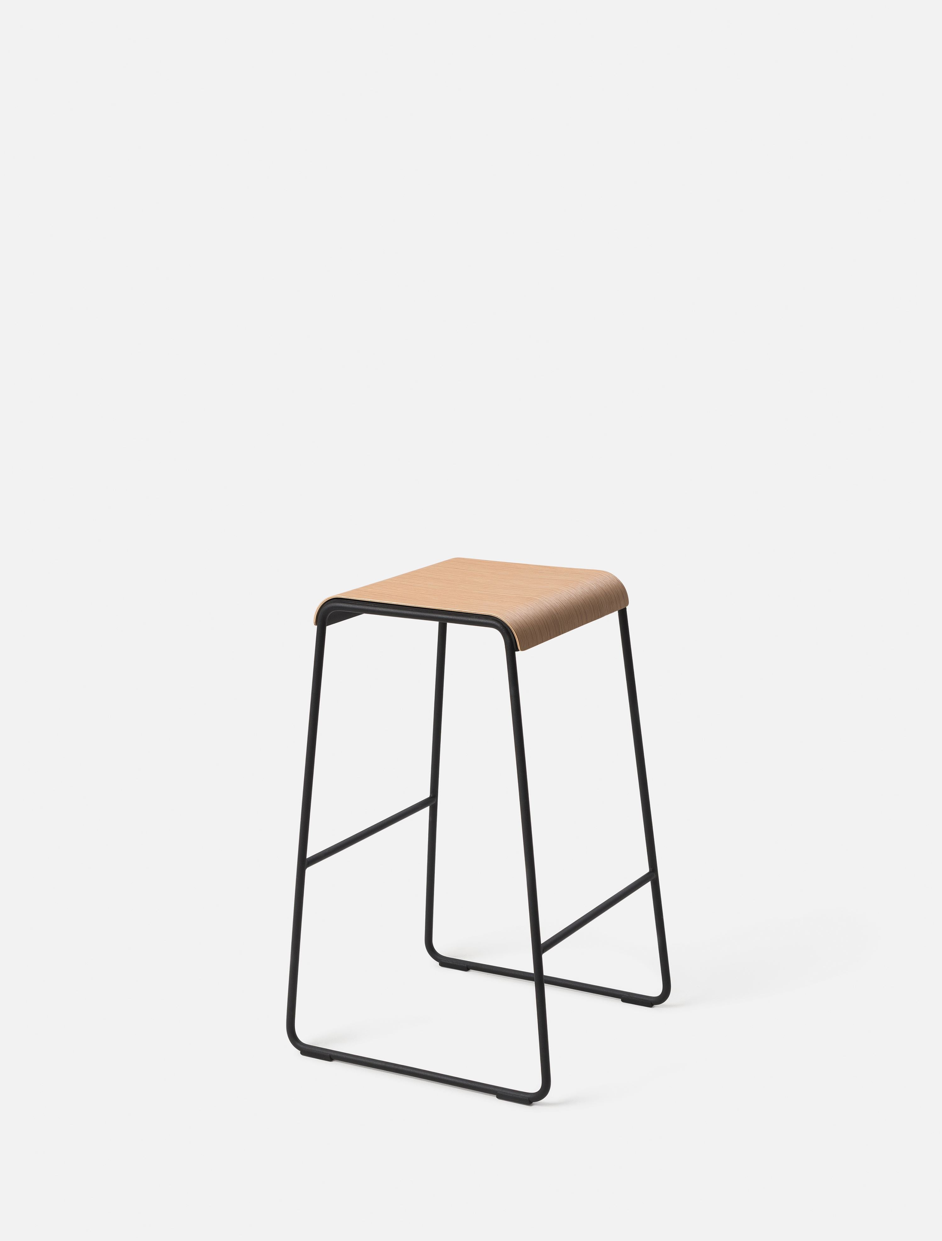 S2 Stool Black/Oak / Medium