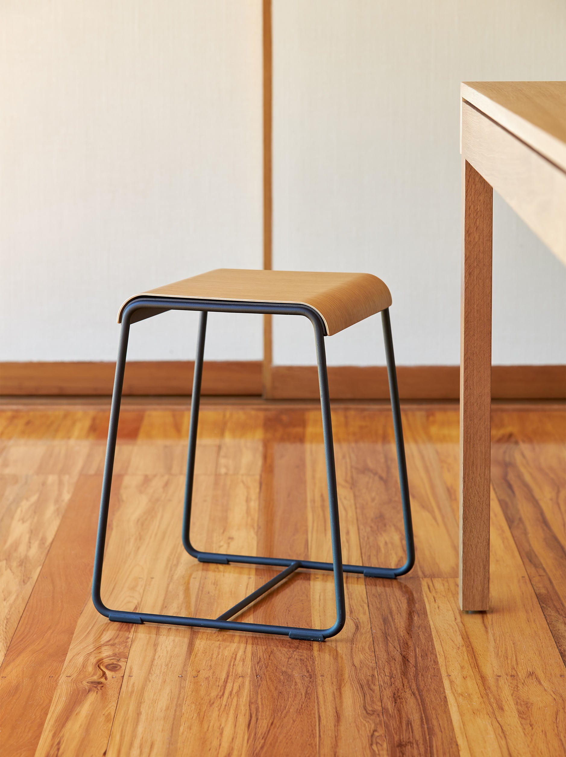 S2 Stool Black/Oak / Small