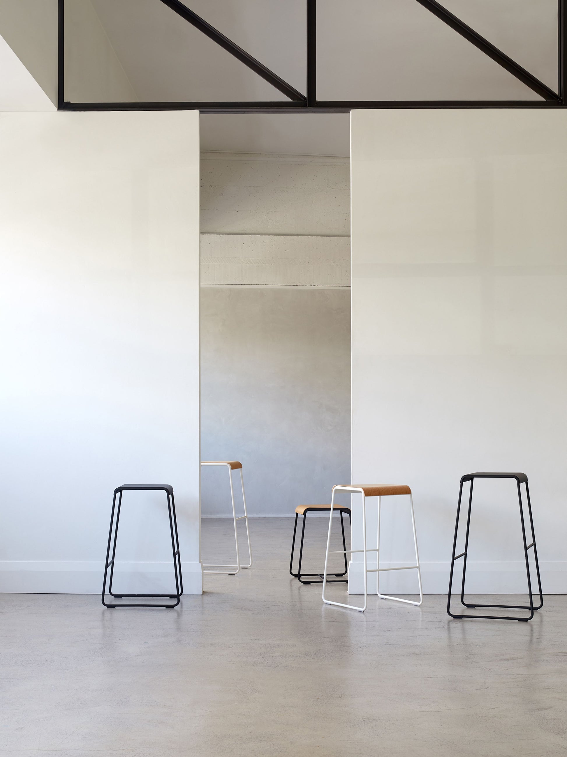 S2 Stool White/Oak / Large