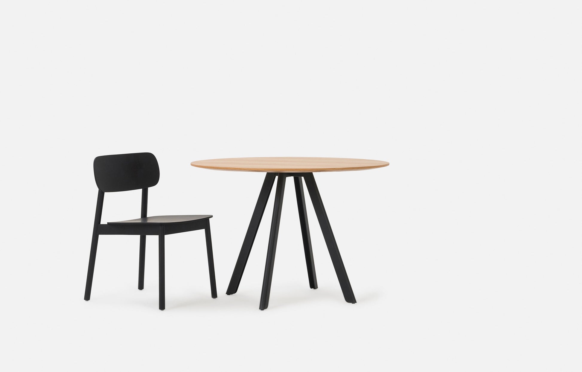 Assembly Round Dining Table Oak/Black / Large