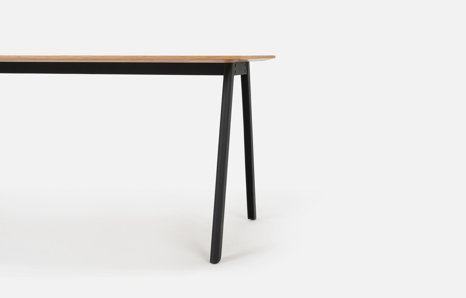 Assembly Desk Oak/Black / One Size