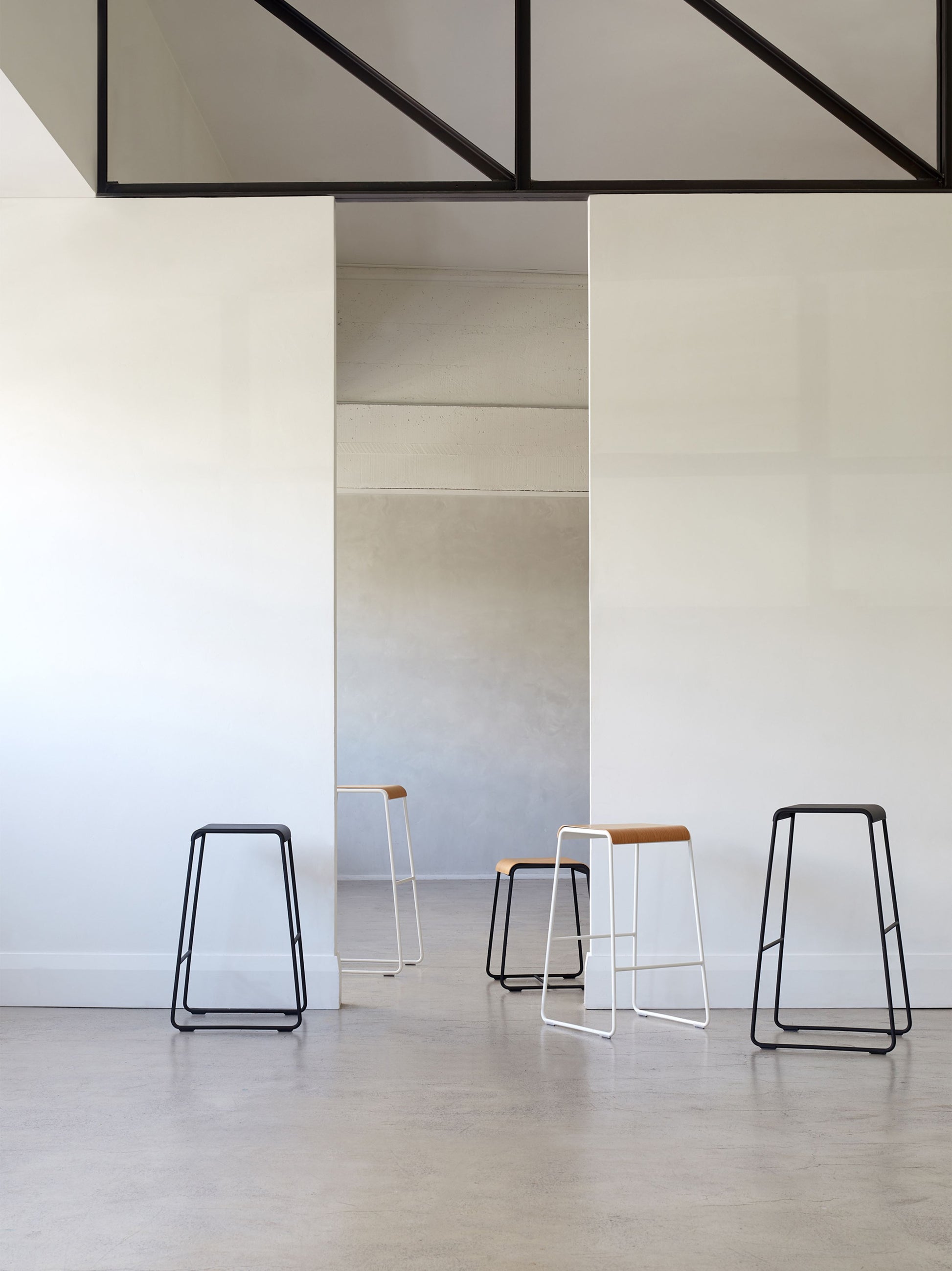 S2 Stool Black / Large