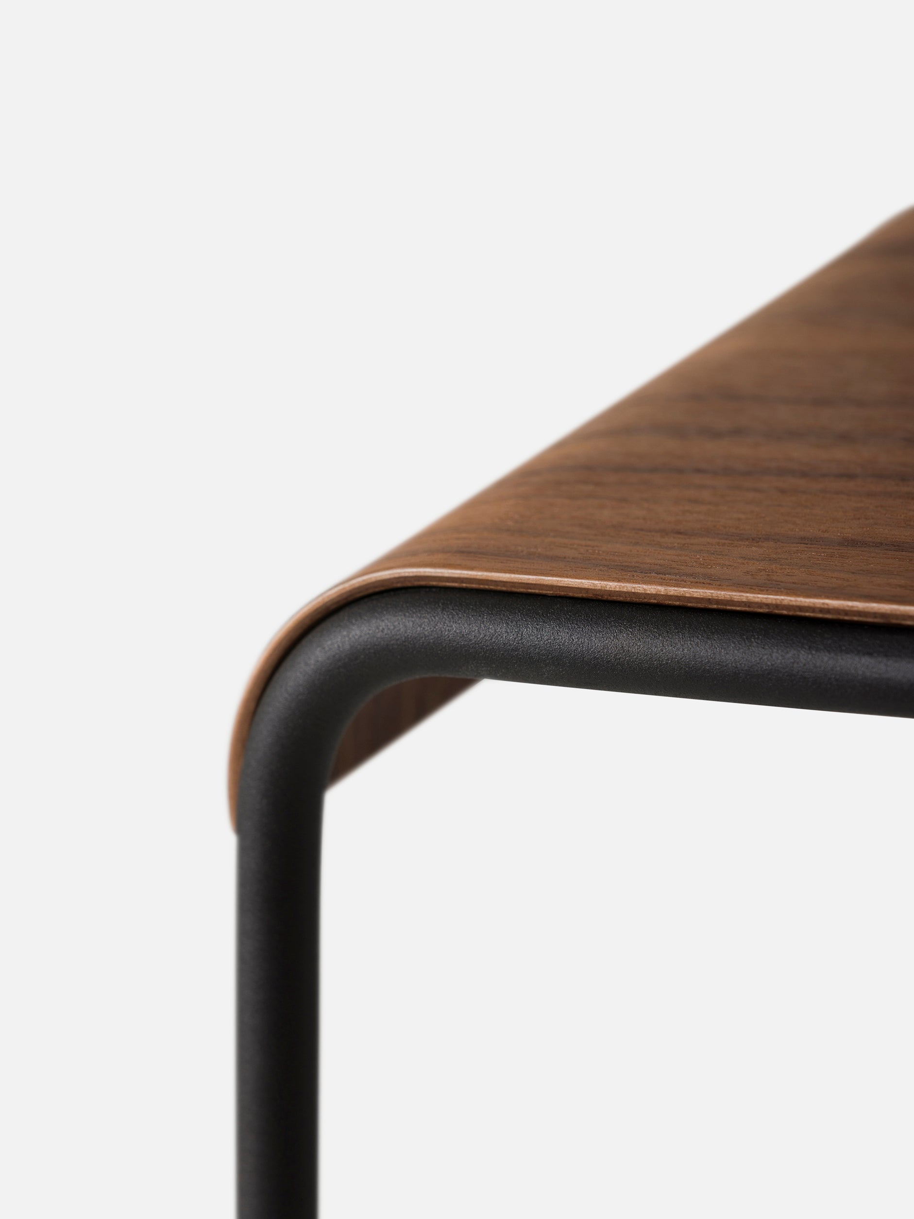 S2 Barstool Black/Walnut / Medium