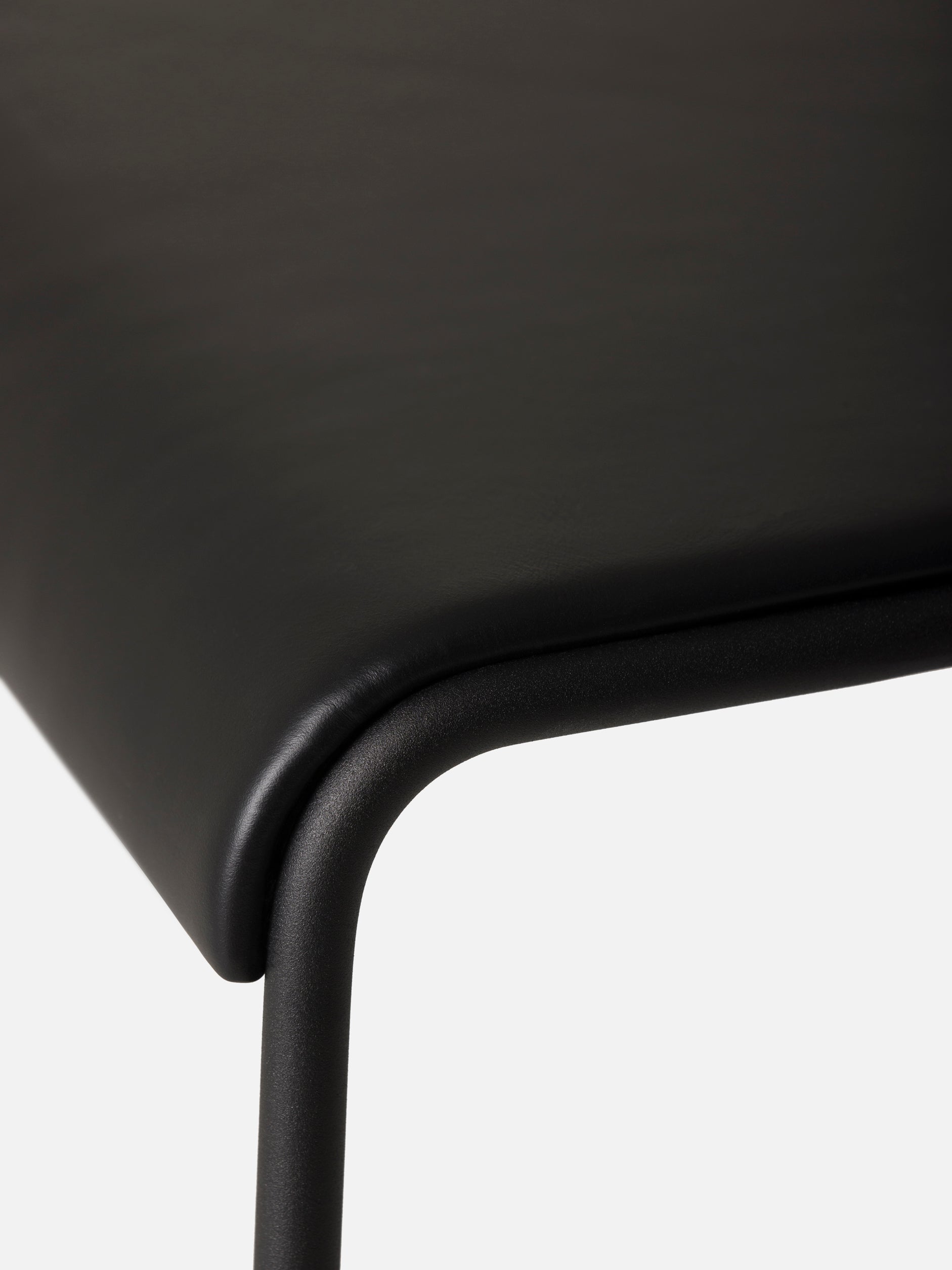 S2 Barstool Black/Black Leather / Medium