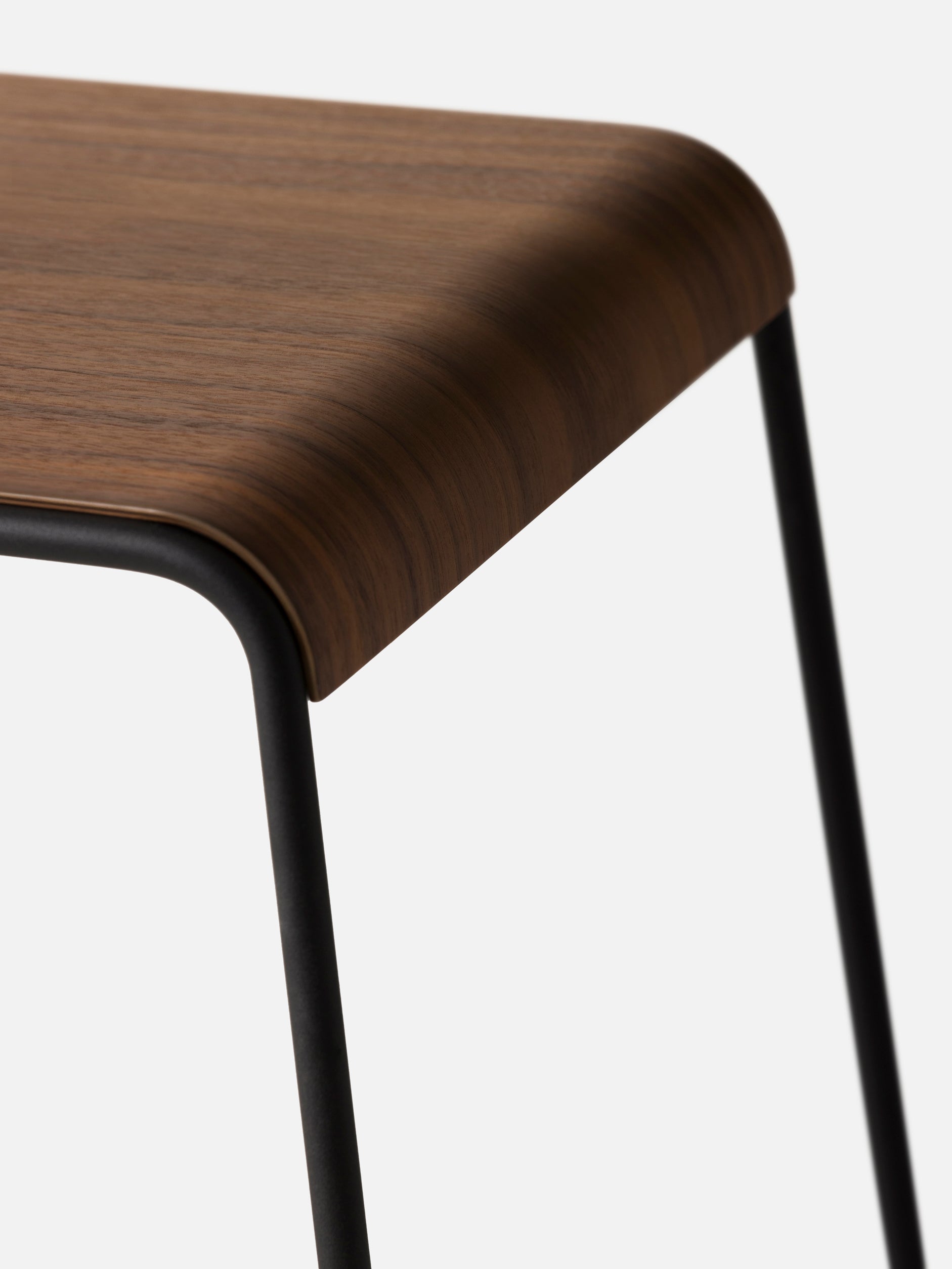 S2 Barstool Black/Walnut / Small