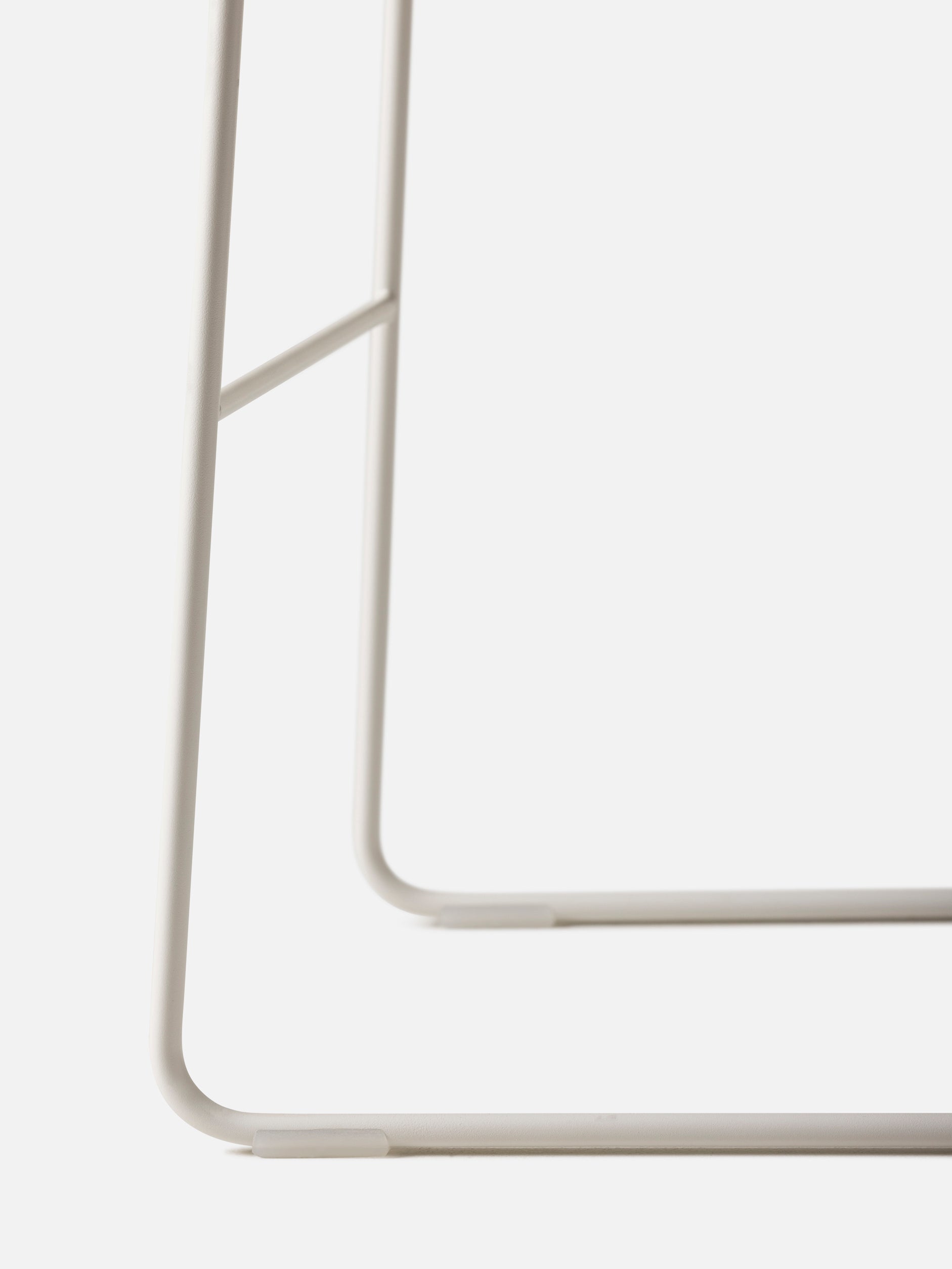S2 Barstool White/Walnut / Medium