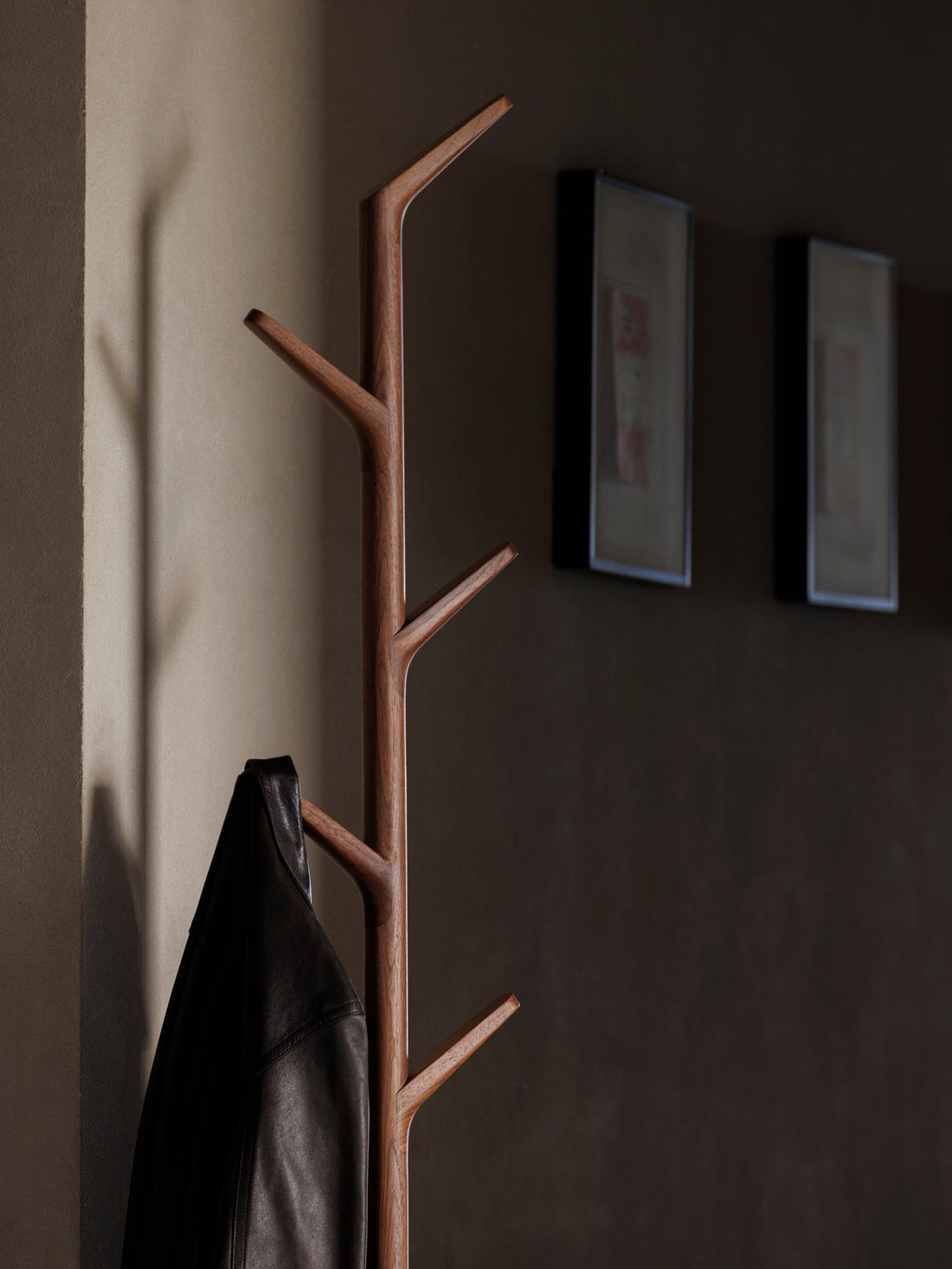 Harakeke Coat Stand Walnut / One Size