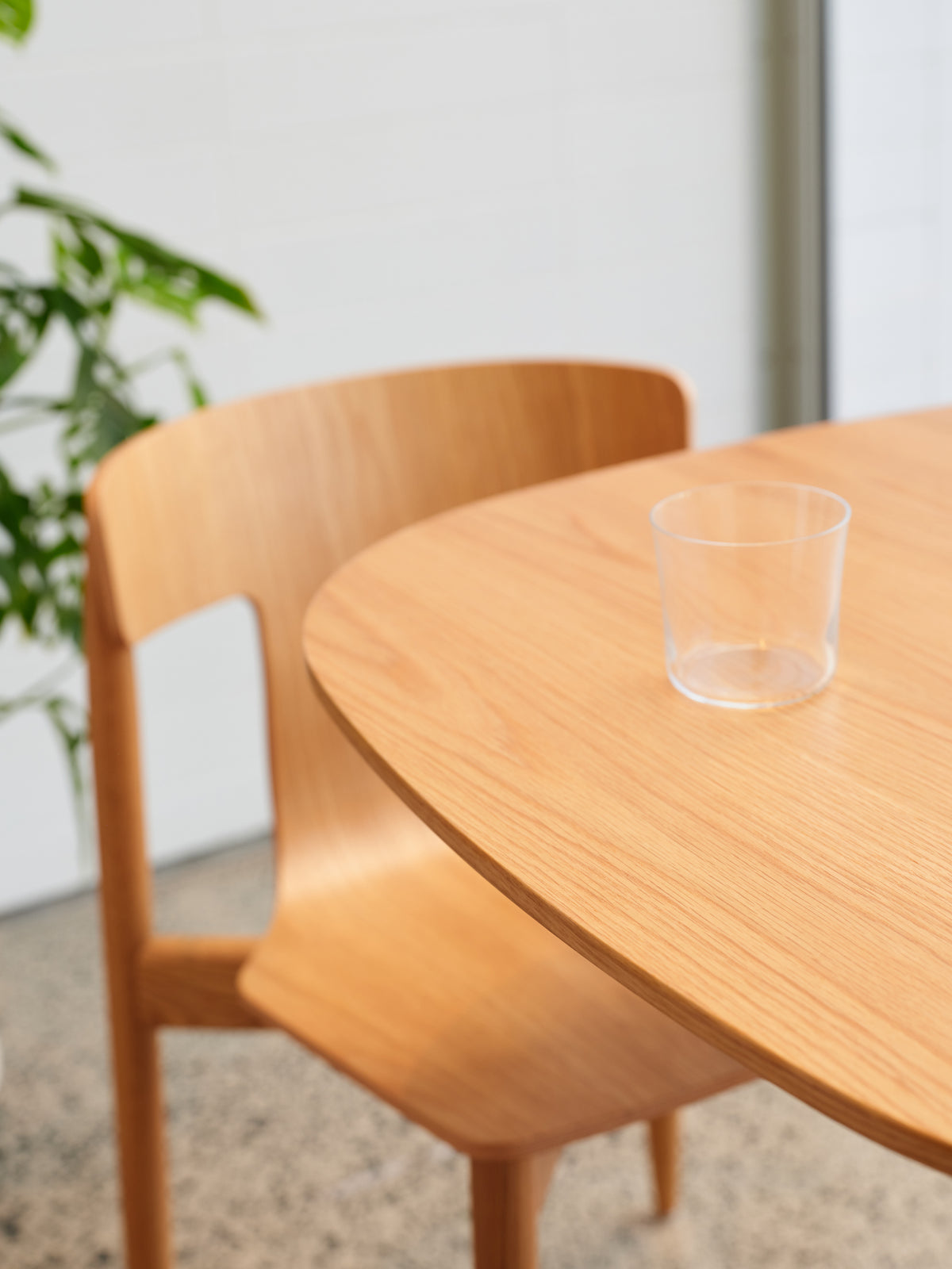 730 Series Dining Table Scround Top Oak / 70x70