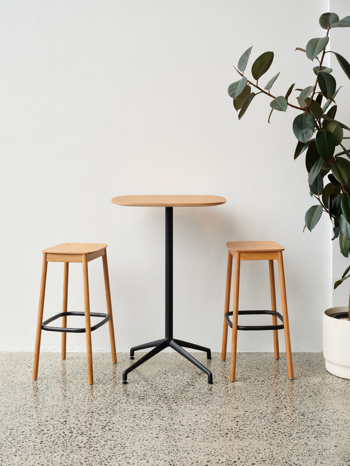 730 Series Leaner Scround Top Oak / 105cmh