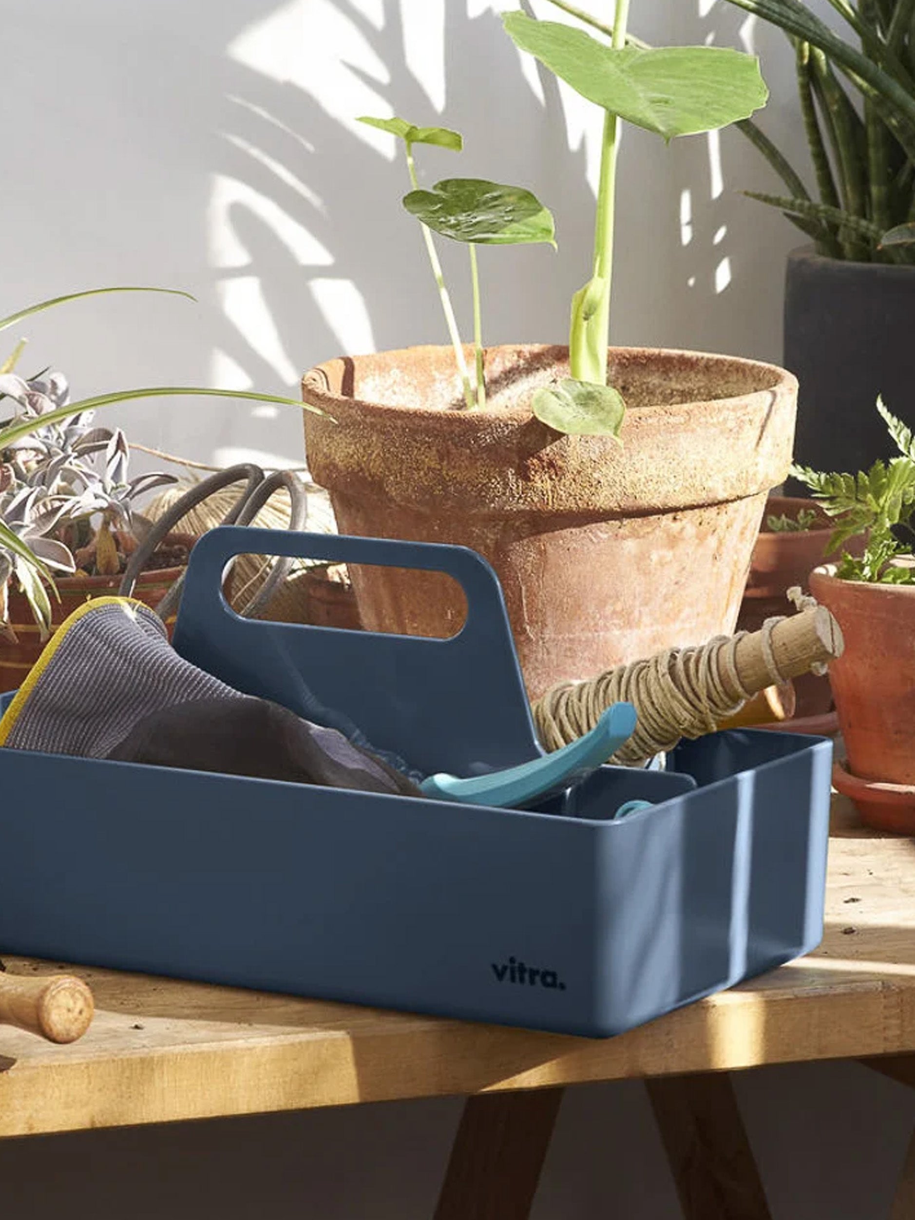 Vitra Recycled Plastic Toolbox Sea Blue / One Size