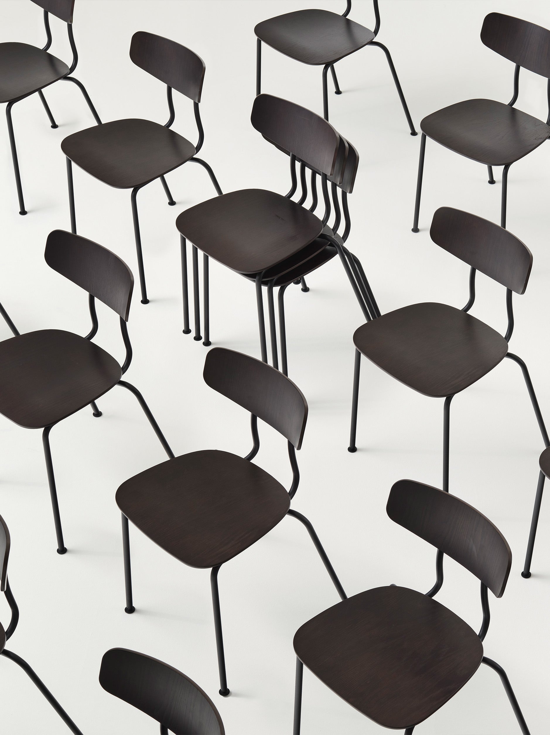 Vitra Moca Chair Dark Oak/Black / One Size