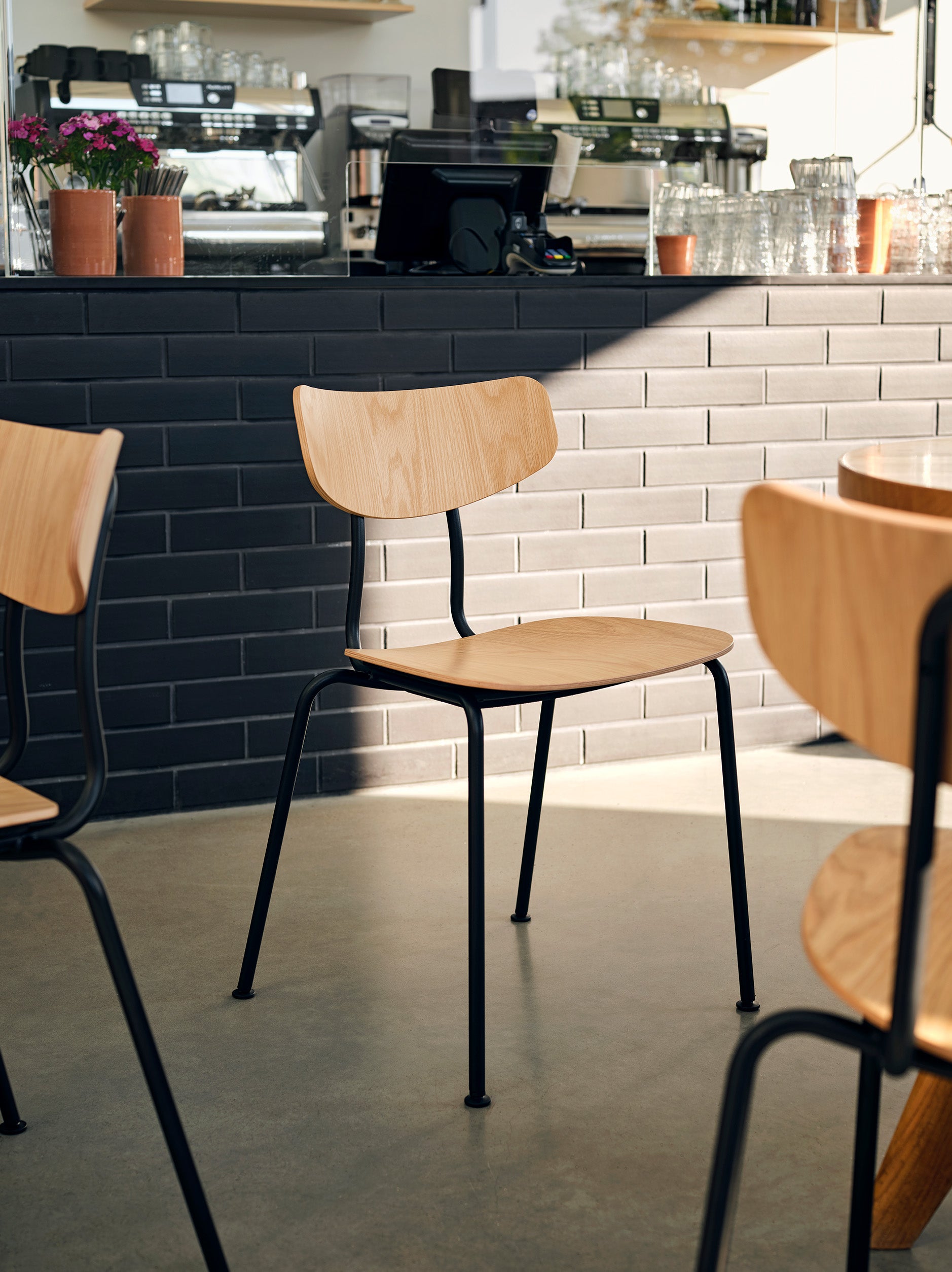 Vitra Moca Chair Oak/Black / One Size