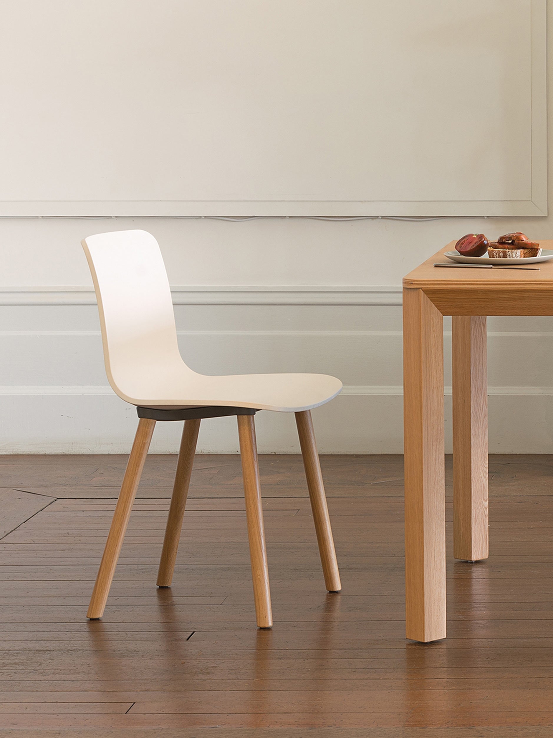 Vitra HAL Light Oak Chair White / One Size