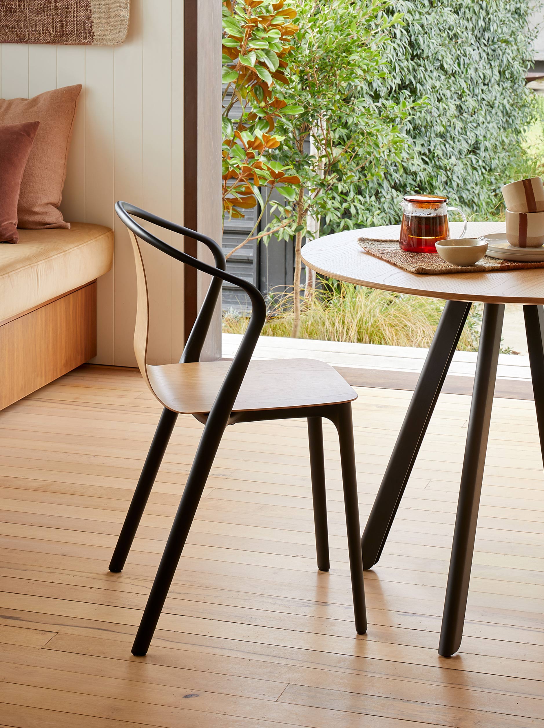 Vitra Belleville Ply Armchair Oak / One Size