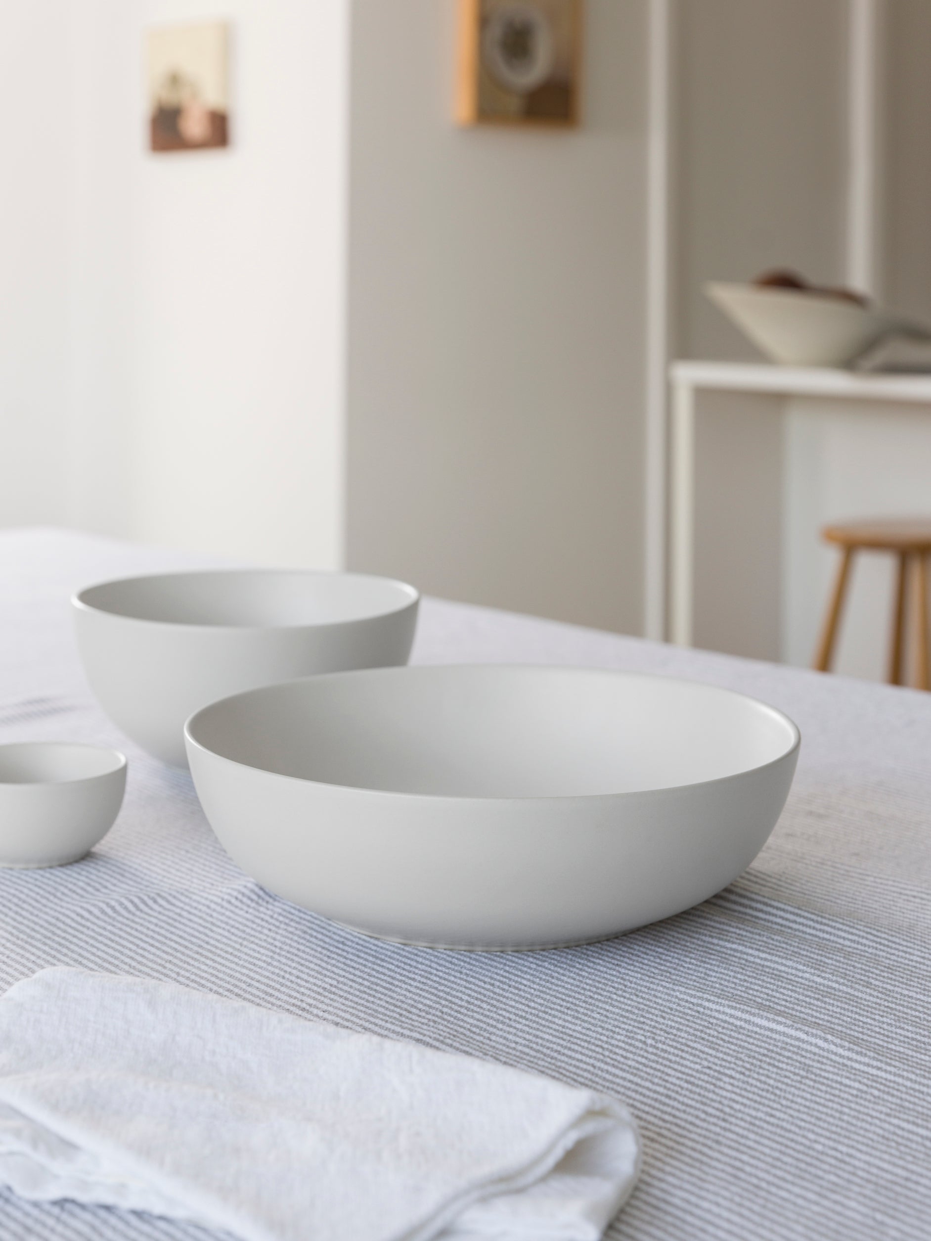 Stoneware Salad Bowl White / Large
